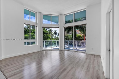 Condominio en alquiler en Miami, Florida, 2 dormitorios, 108.51 m2 № 1748338 - foto 1