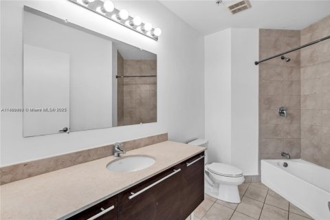 Condominio en alquiler en Miami, Florida, 2 dormitorios, 108.51 m2 № 1748338 - foto 7
