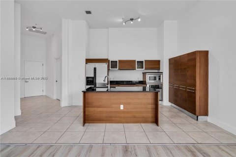 Condominio en alquiler en Miami, Florida, 2 dormitorios, 108.51 m2 № 1748338 - foto 3