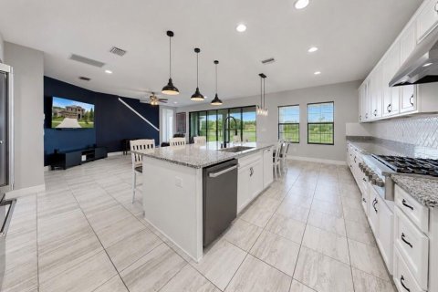 House in Fish Hawk, Florida 5 bedrooms, 335.01 sq.m. № 2236194 - photo 15