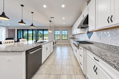 House in Fish Hawk, Florida 5 bedrooms, 335.01 sq.m. № 2236194 - photo 11