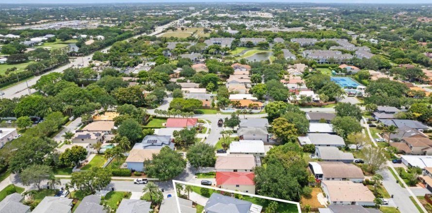 House in Delray Beach, Florida 4 bedrooms, 229.56 sq.m. № 1180187