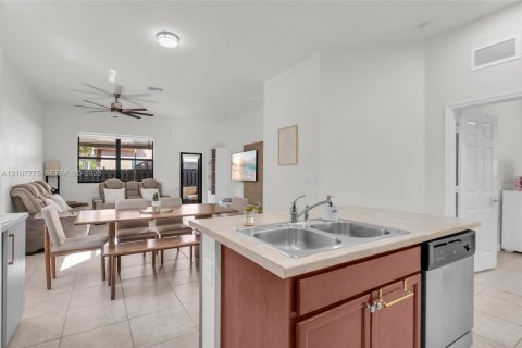 Casa en venta en Homestead, Florida, 4 dormitorios, 155.89 m2 № 2421030 - foto 6