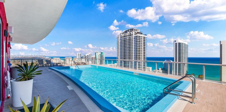 Condo à Hallandale Beach, Floride, 2 chambres  № 1977539