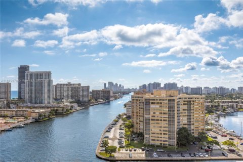 Copropriété à vendre à Hallandale Beach, Floride: 2 chambres, 94.76 m2 № 1977539 - photo 24