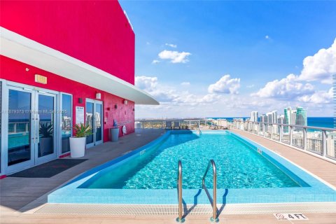 Copropriété à vendre à Hallandale Beach, Floride: 2 chambres, 94.76 m2 № 1977539 - photo 2