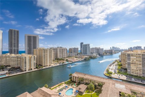 Copropriété à vendre à Hallandale Beach, Floride: 2 chambres, 94.76 m2 № 1977539 - photo 5