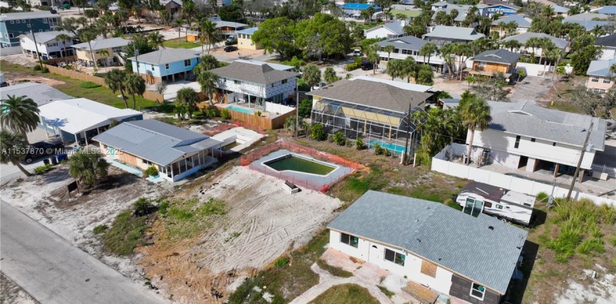 Terrain à Fort Myers, Floride № 2154432
