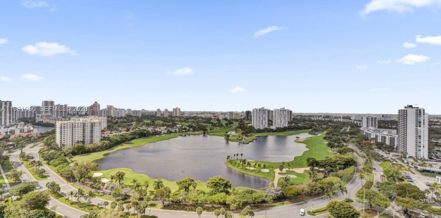 Кондоминиум с 2 спальнями в Авентура, Флорида № 2048823