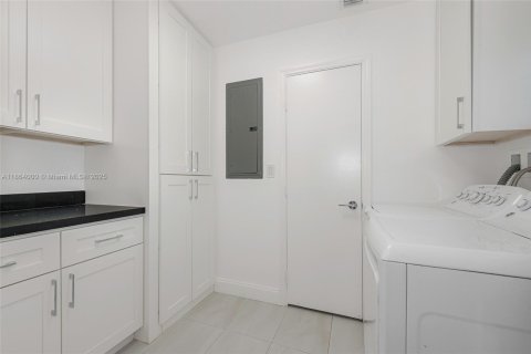 Casa en venta en Oakland Park, Florida, 3 dormitorios, 124.21 m2 № 1891779 - foto 18