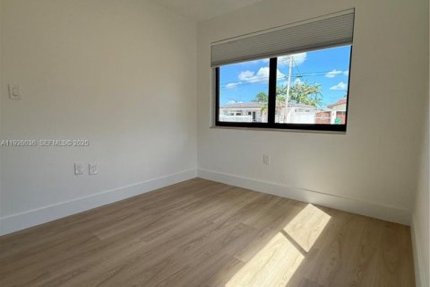 Villa ou maison à vendre à Miami, Floride: 4 chambres № 2035147 - photo 20