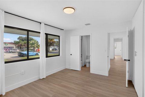 Villa ou maison à vendre à Miami, Floride: 4 chambres № 2035147 - photo 14