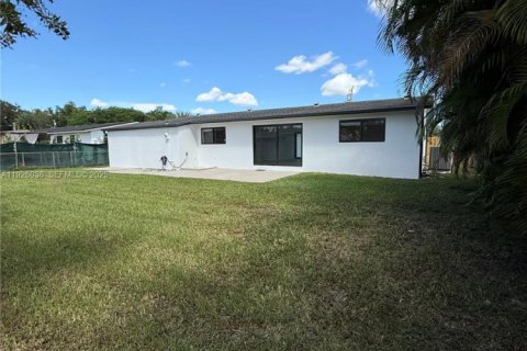 Villa ou maison à vendre à Miami, Floride: 4 chambres № 2035147 - photo 25