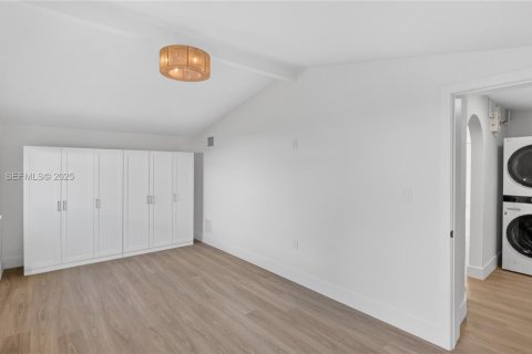 Villa ou maison à vendre à Miami, Floride: 4 chambres № 2035147 - photo 12