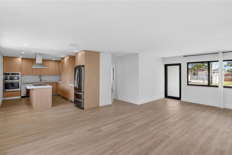 Villa ou maison à vendre à Miami, Floride: 4 chambres № 2035147 - photo 9