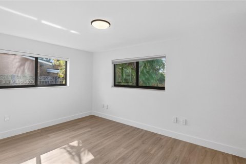 Villa ou maison à vendre à Miami, Floride: 4 chambres № 2035147 - photo 17