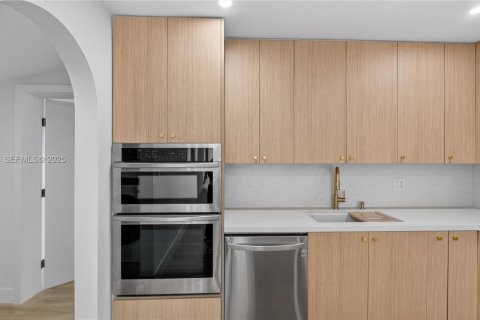 Villa ou maison à vendre à Miami, Floride: 4 chambres № 2035147 - photo 8