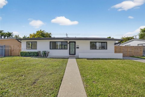 Villa ou maison à vendre à Miami, Floride: 4 chambres № 2035147 - photo 3