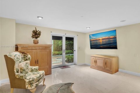 Купить таунхаус в Санни-Айлс-Бич, Флорида 3 спальни, 350.61м2, № 1937429 - фото 24