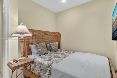 Купить таунхаус в Санни-Айлс-Бич, Флорида 3 спальни, 350.61м2, № 1937429 - фото 22