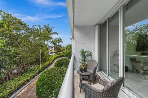 Купить таунхаус в Санни-Айлс-Бич, Флорида 3 спальни, 350.61м2, № 1937429 - фото 20