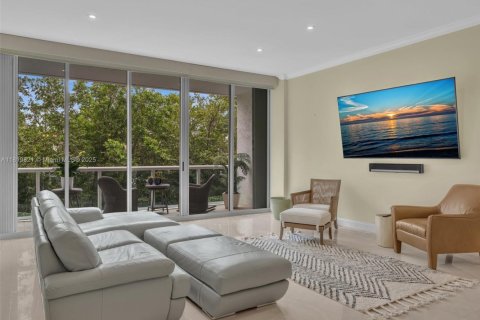 Купить таунхаус в Санни-Айлс-Бич, Флорида 3 спальни, 350.61м2, № 1937429 - фото 7