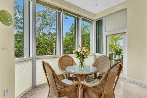 Купить таунхаус в Санни-Айлс-Бич, Флорида 3 спальни, 350.61м2, № 1937429 - фото 13