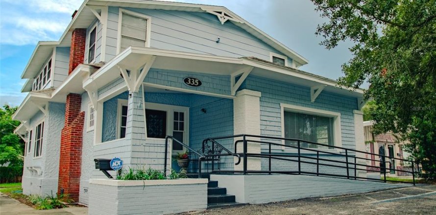 Immobilier commercial à DeLand, Floride 150.32 m2 № 2388959