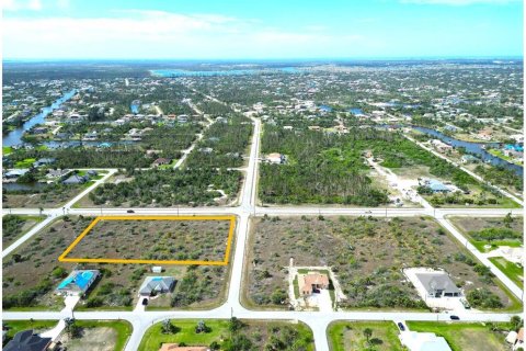 Terreno en venta en Port Charlotte, Florida № 1570261 - foto 1