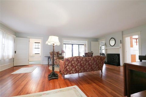 House in Babson Park, Florida 5 bedrooms, 162.76 sq.m. № 2393954 - photo 7