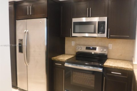 Снять в аренду кондоминиум в Майами, Флорида 1 спальня, 55.09м2, № 2008577 - фото 8