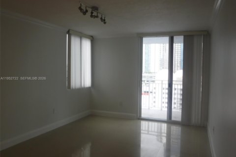 Снять в аренду кондоминиум в Майами, Флорида 1 спальня, 55.09м2, № 2008577 - фото 4