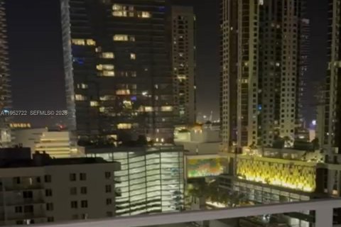 Снять в аренду кондоминиум в Майами, Флорида 1 спальня, 55.09м2, № 2008577 - фото 3