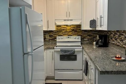 Apartment in Hialeah, Florida 2 bedrooms, 72.37 sq.m. № 1876945 - photo 2