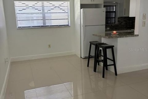 Apartment in Hialeah, Florida 2 bedrooms, 72.37 sq.m. № 1876945 - photo 3