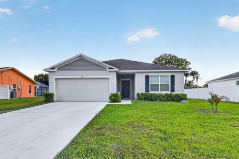 House in Port St. Lucie, Florida 4 bedrooms, 174.1 sq.m. № 2265795