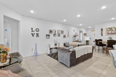 Villa ou maison à vendre à Port St. Lucie, Floride: 4 chambres, 174.1 m2 № 2265795 - photo 9