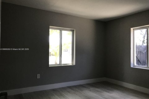 House in North Miami, Florida 4 bedrooms, 169.27 sq.m. № 1956933 - photo 14