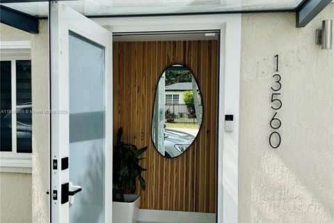 House in North Miami, Florida 4 bedrooms, 169.27 sq.m. № 1956933 - photo 2