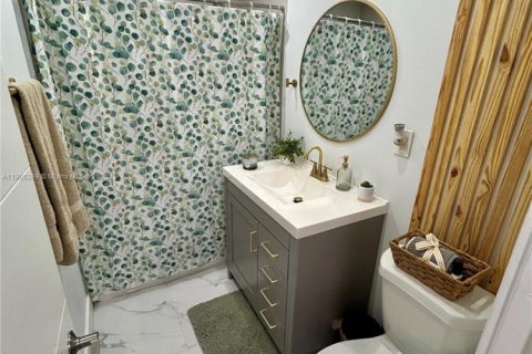House in North Miami, Florida 4 bedrooms, 169.27 sq.m. № 1956933 - photo 11