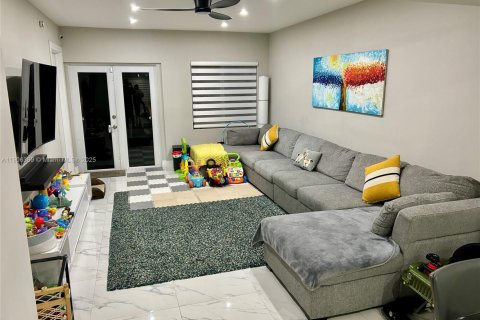House in North Miami, Florida 4 bedrooms, 169.27 sq.m. № 1956933 - photo 7