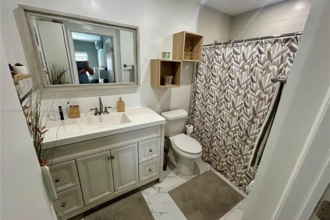 House in North Miami, Florida 4 bedrooms, 169.27 sq.m. № 1956933 - photo 10