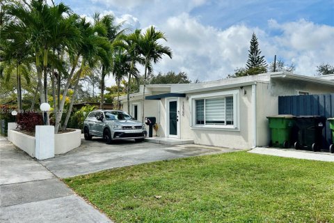 House in North Miami, Florida 4 bedrooms, 169.27 sq.m. № 1956933 - photo 1