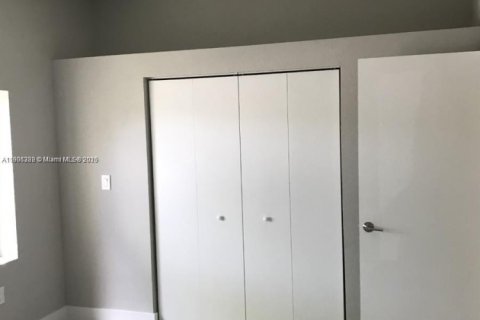House in North Miami, Florida 4 bedrooms, 169.27 sq.m. № 1956933 - photo 13