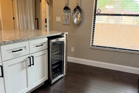 Condo in Orlando, Florida, 2 bedrooms  № 2280002 - photo 11