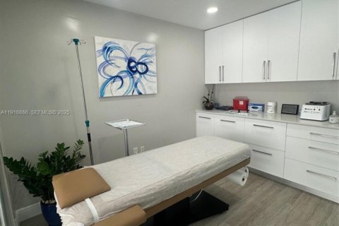 Купить коммерческую недвижимость в Майами, Флорида № 1976575 - фото 5