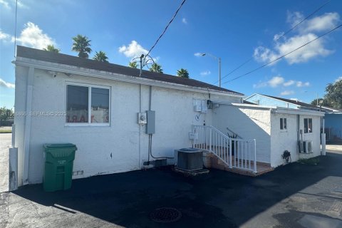 Купить коммерческую недвижимость в Майами, Флорида № 1976575 - фото 4