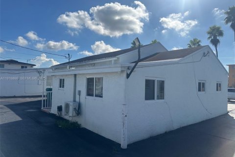 Купить коммерческую недвижимость в Майами, Флорида № 1976575 - фото 3