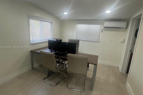 Купить коммерческую недвижимость в Майами, Флорида № 1976575 - фото 23