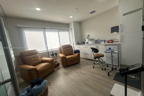 Купить коммерческую недвижимость в Майами, Флорида № 1976575 - фото 8